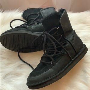 Ugg Lodge Shearling Suede Lace Up Boots Black